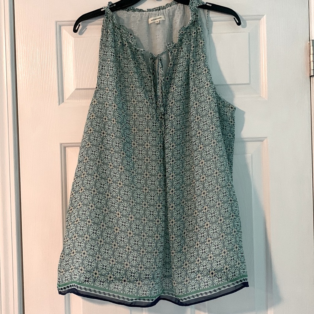 Light weight Max Studio sleeveless top